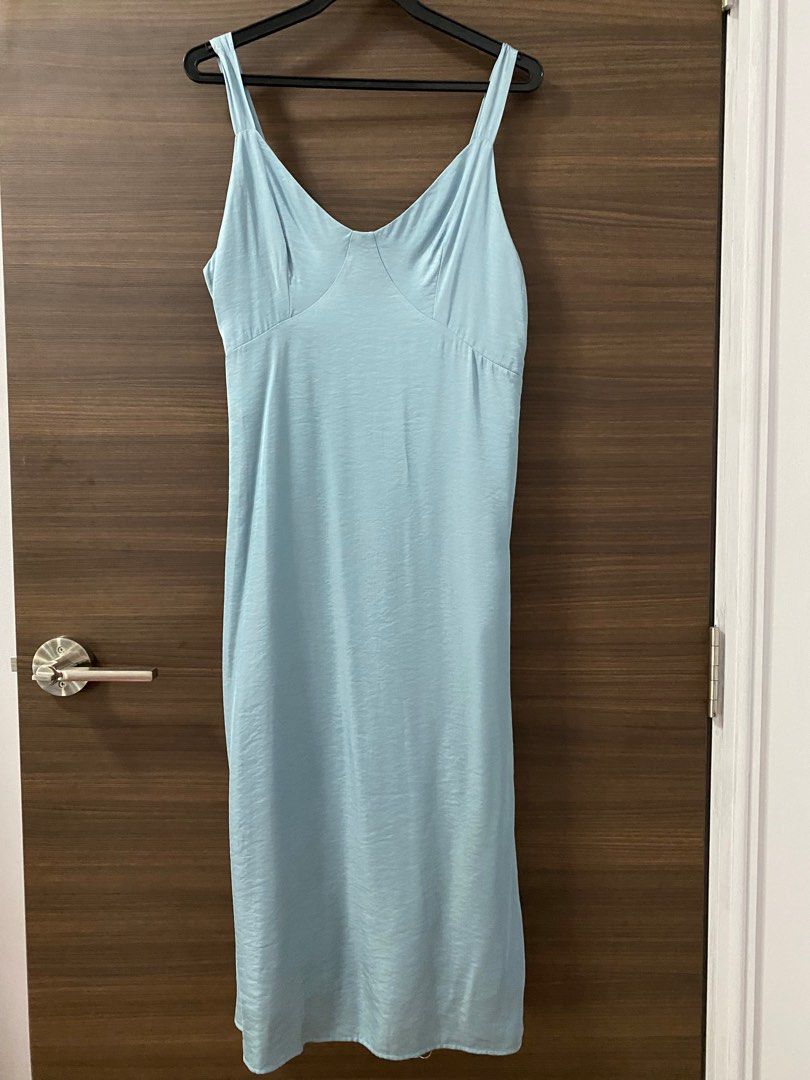 The Editor's Market TEM Torina Midi Dress, Women's Fashion, Dresses & Sets,  Dresses on Carousell