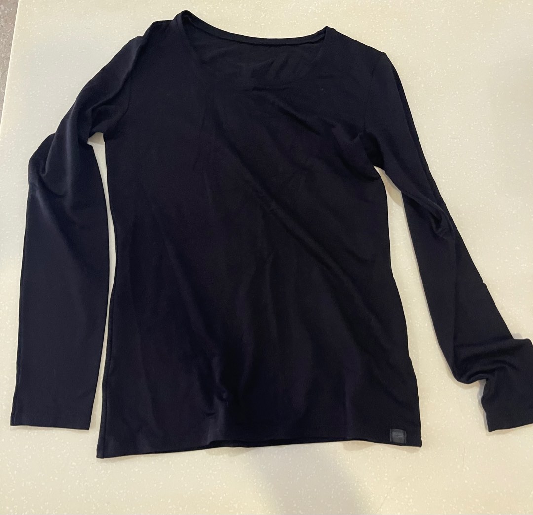 Uniqlo Thermal Heat Tech, Women's Fashion, Tops, Other Tops on Carousell
