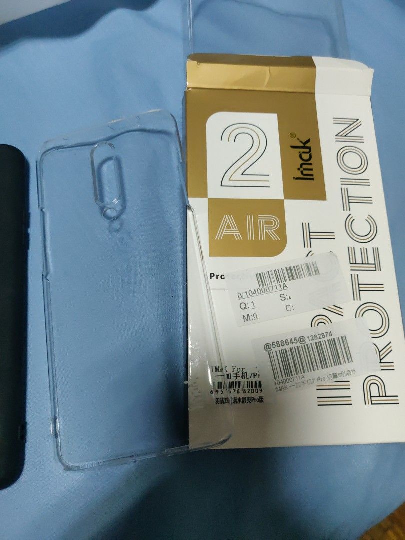 Used OnePlus 7 pro imak crystal hard shell back case (Category: Cases & Sleeves) located in Quezon City. Submitted by dongdongv (Listing ID 1251756640, Image 2). Description: my main case for my OnePlus 7 pro. used for about 2 months. has some rub marks but very usable. with original box. bought in Taiwan for about 800 pesos. pickup in Binondo only. grab/lalamove ok.