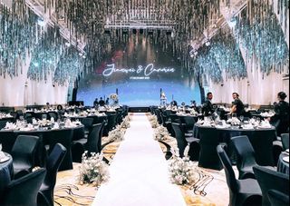 Wedding carpet white aisle runner in silver glitter reflective red carpet