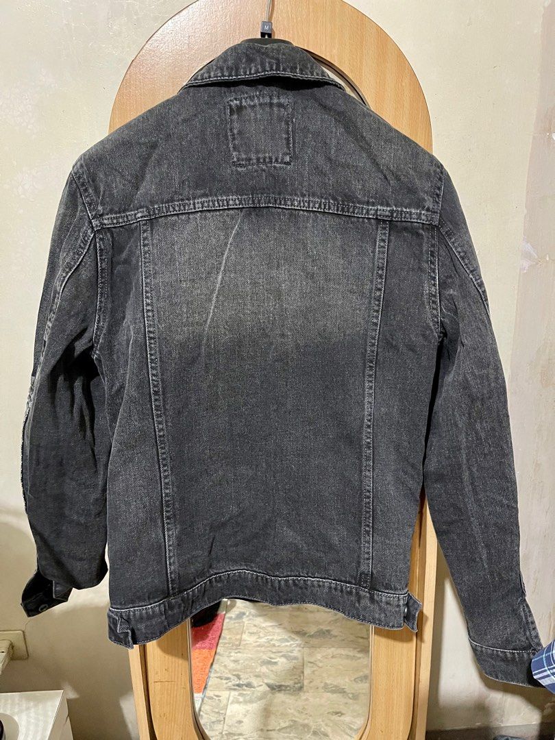Zara denim biker jacket (Category: Coats, Jackets and Outerwear) located in Makati City. Submitted by mpr3rd (Listing ID 1206202177, Image 3). Description: Used a few times. Doesn’t fit me anymore. Size runs small. Large on tag but would best fit a small or a medium. Pit to pit - 19” Shoulder width - 17” Sleeve length - 26.5”.