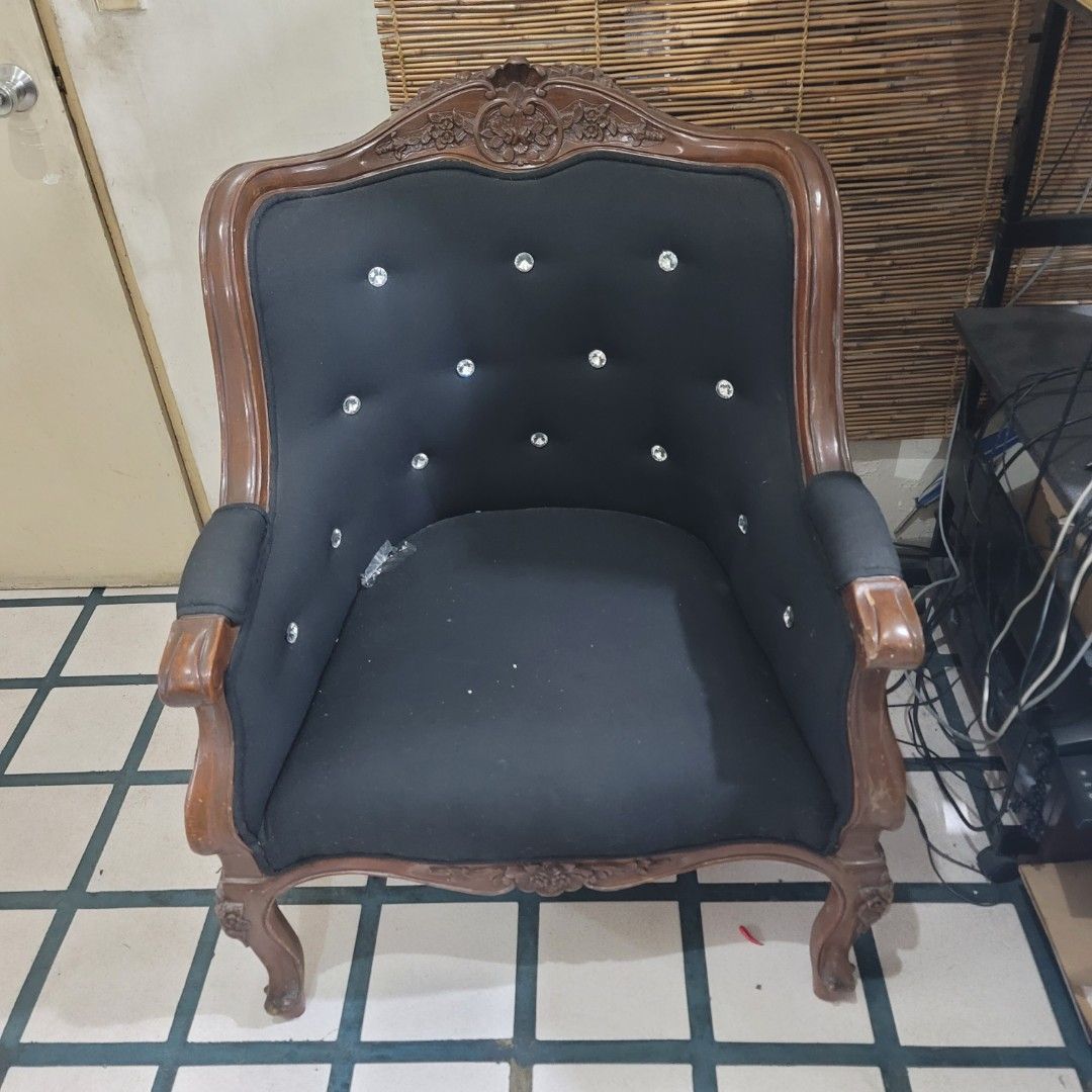 3pcs antiques wood sofa chairs (Category: Sofas) located in Pasig City. Submitted by naldoman (Listing ID 1246827803, Image 1). Description: wooden antiques sofa chairs 3pcs.