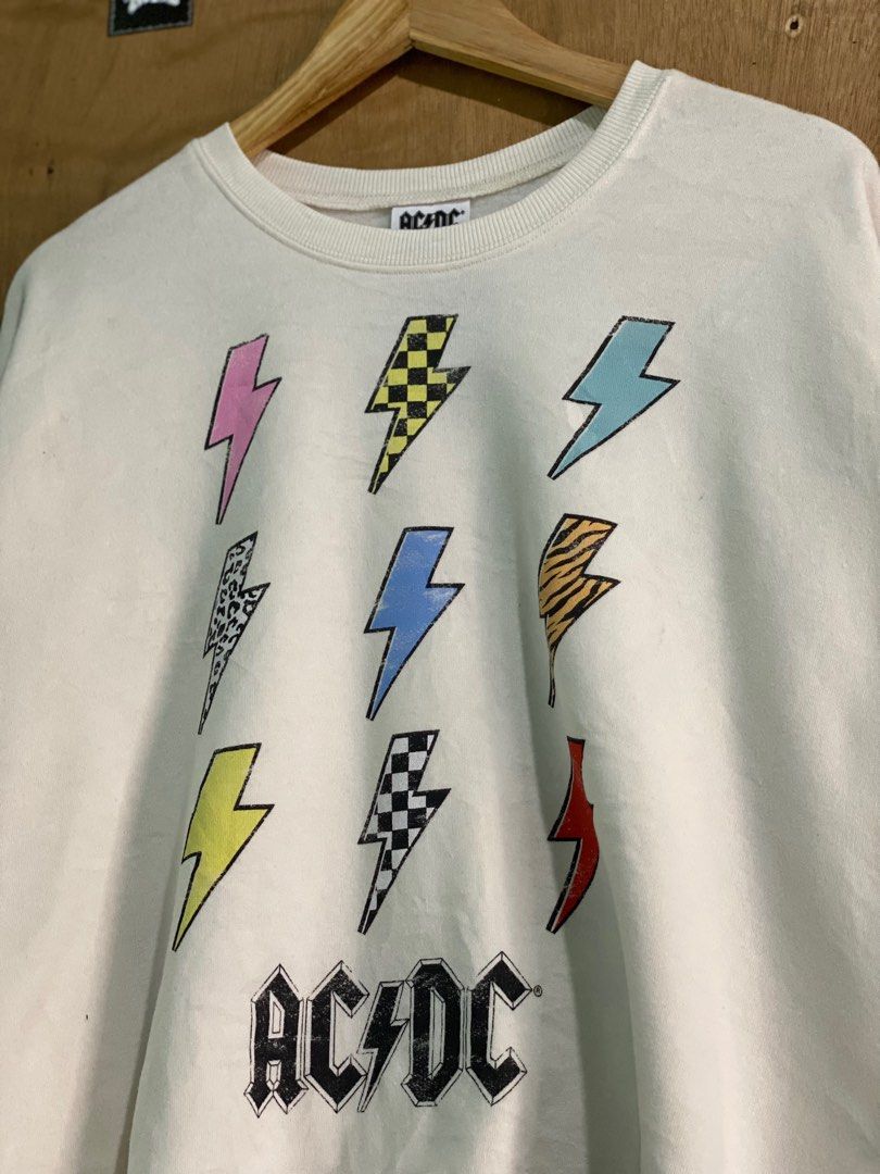 ACDC Cropped Crewneck, Women's Fashion, Tops, Longsleeves on Carousell