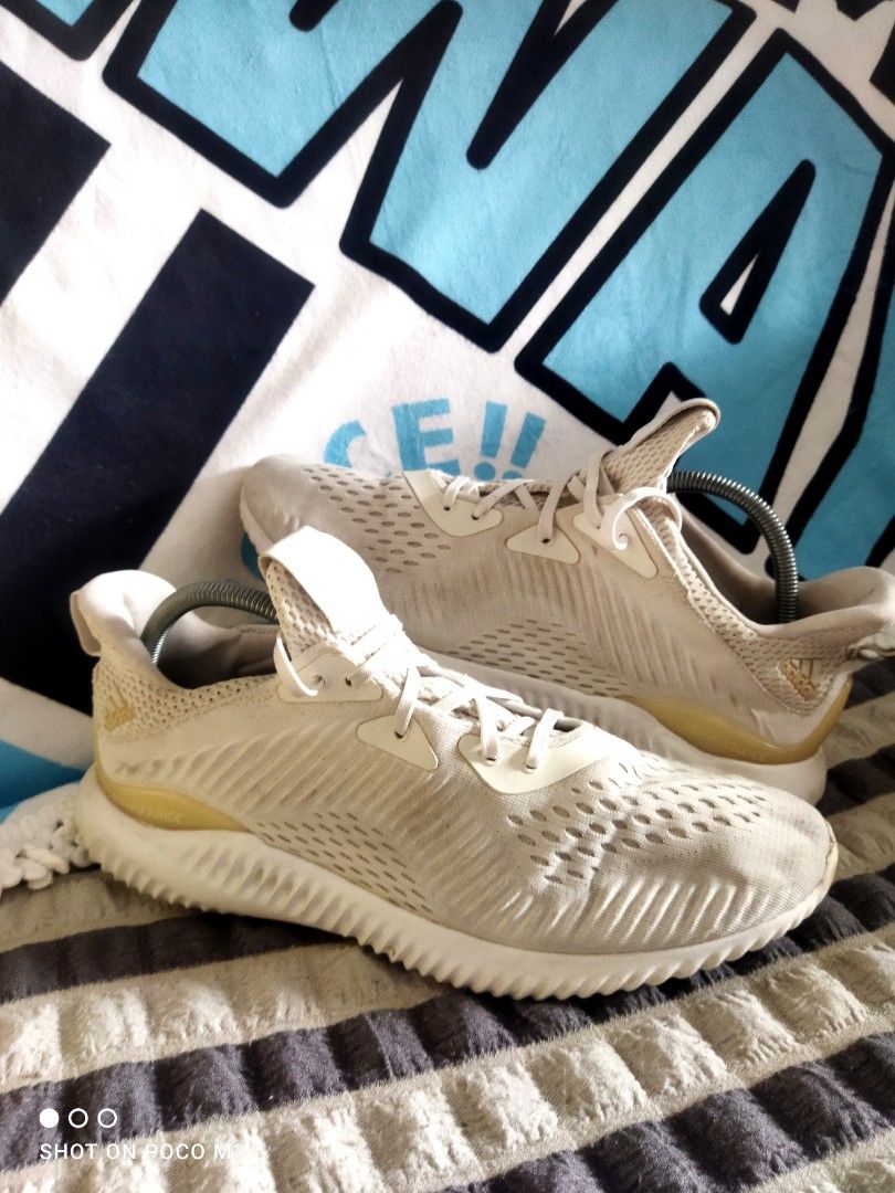Adidas alphabounce em white, Fesyen Pria, Sepatu , Sneakers di Carousell