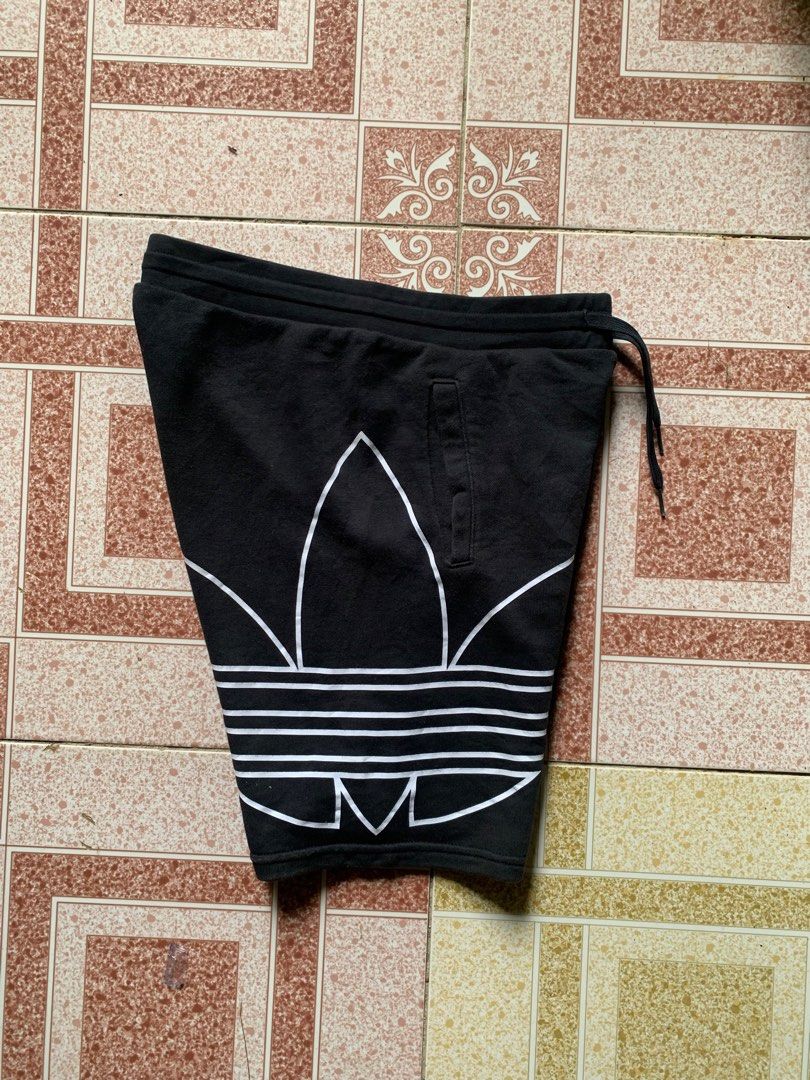 ADIDAS BIG LOGO TREFOIL (Category: Shorts) located in Barobo. Submitted by 3ftyyy1 (Listing ID 1246752801, Image 2). Description: ADIDAS TREFOIL BIGLOGO BEST FIT TO 28-30 WAISTLINE ABOVE THE KNEE NO ISSUE DM .