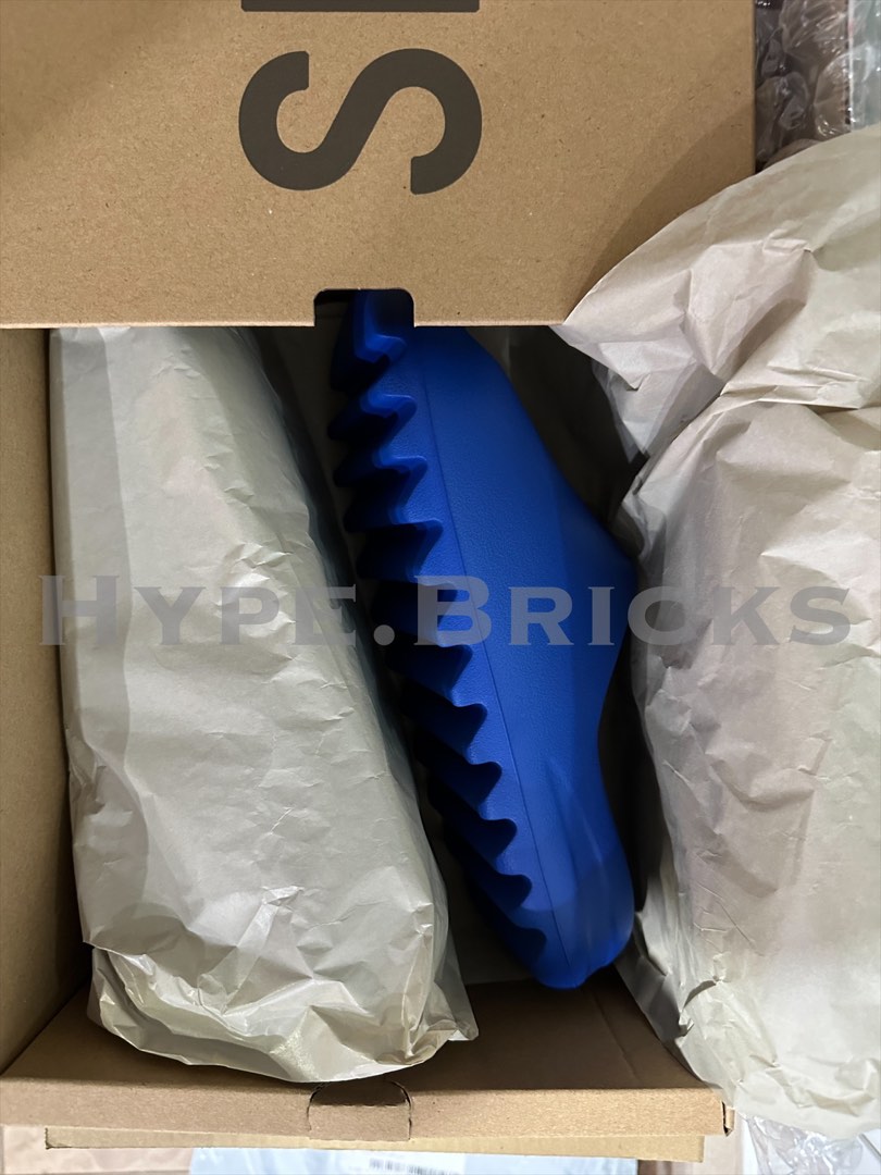 Yeezy hot sale slides uk