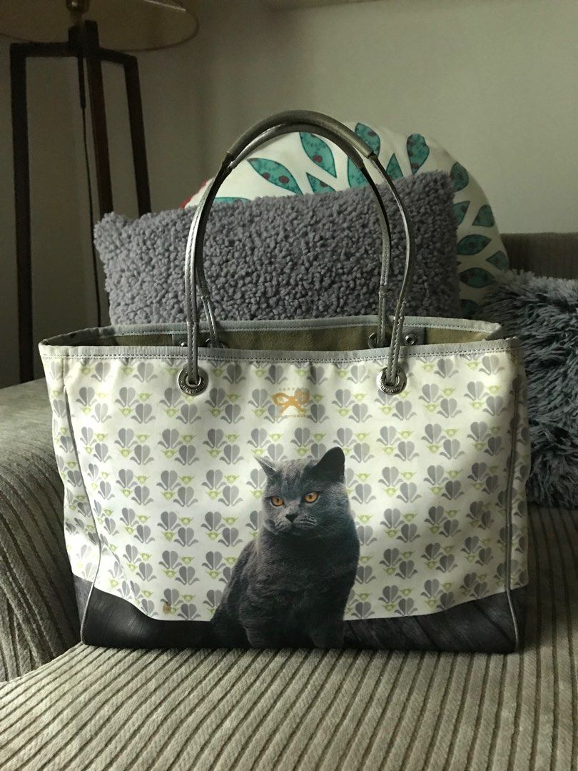 Anya hindmarch cat 2025 bag