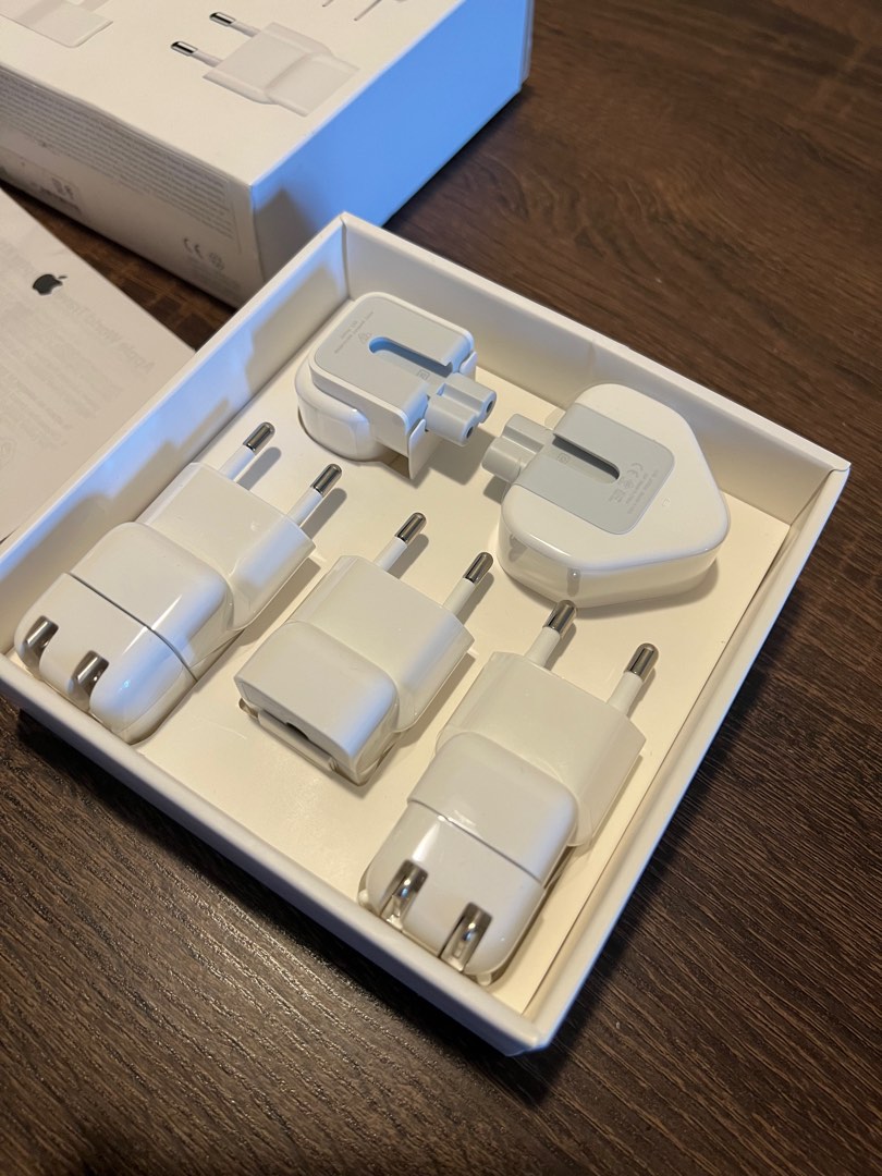 Apple World Travel Adaptor Kit, Mobile Phones & Gadgets, Other Gadgets