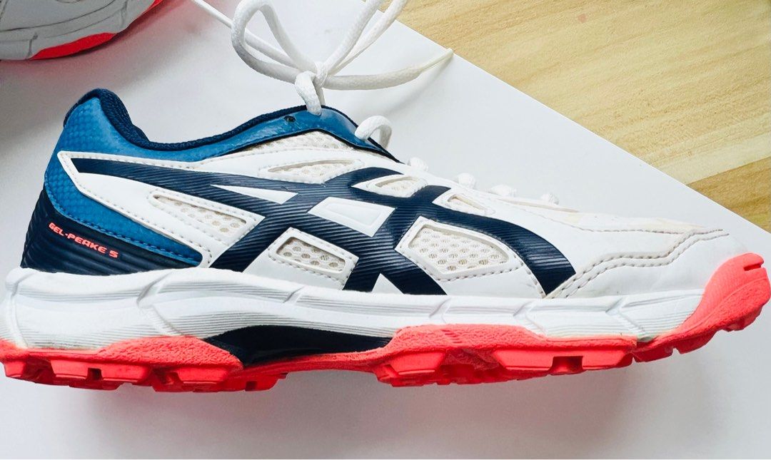 ASICS junior cricket shoes size 4 US