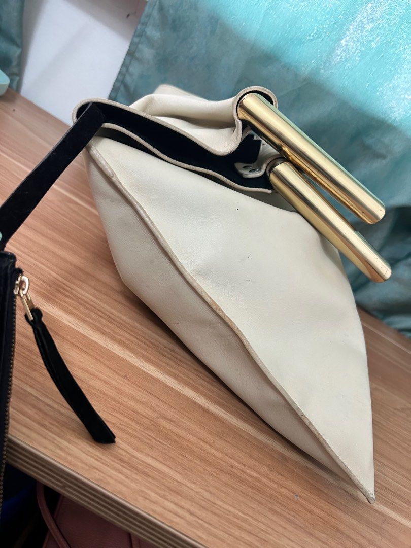 Celine hotsell triangle clutch