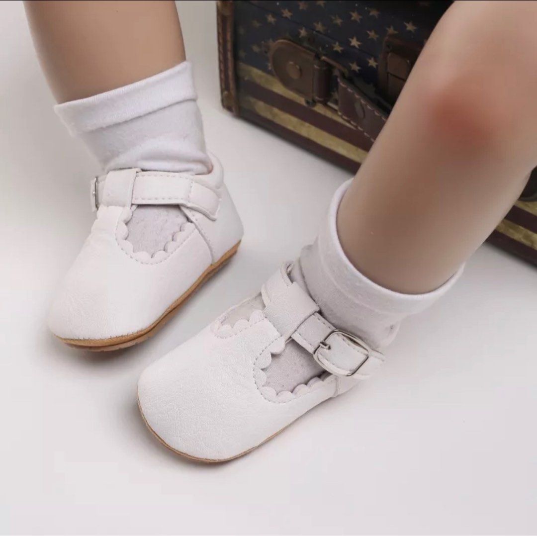 Newborn soft hotsell bottom shoes