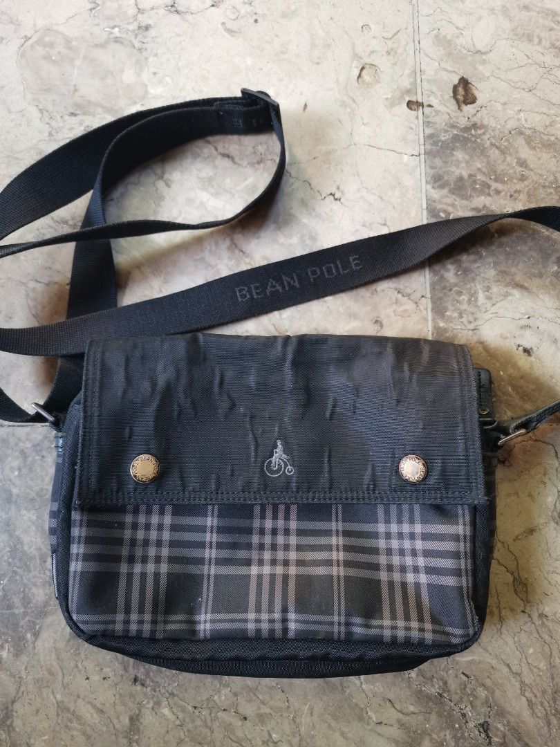 Beanpole sling bag Men s Fashion Bags Sling Bags on Carousell