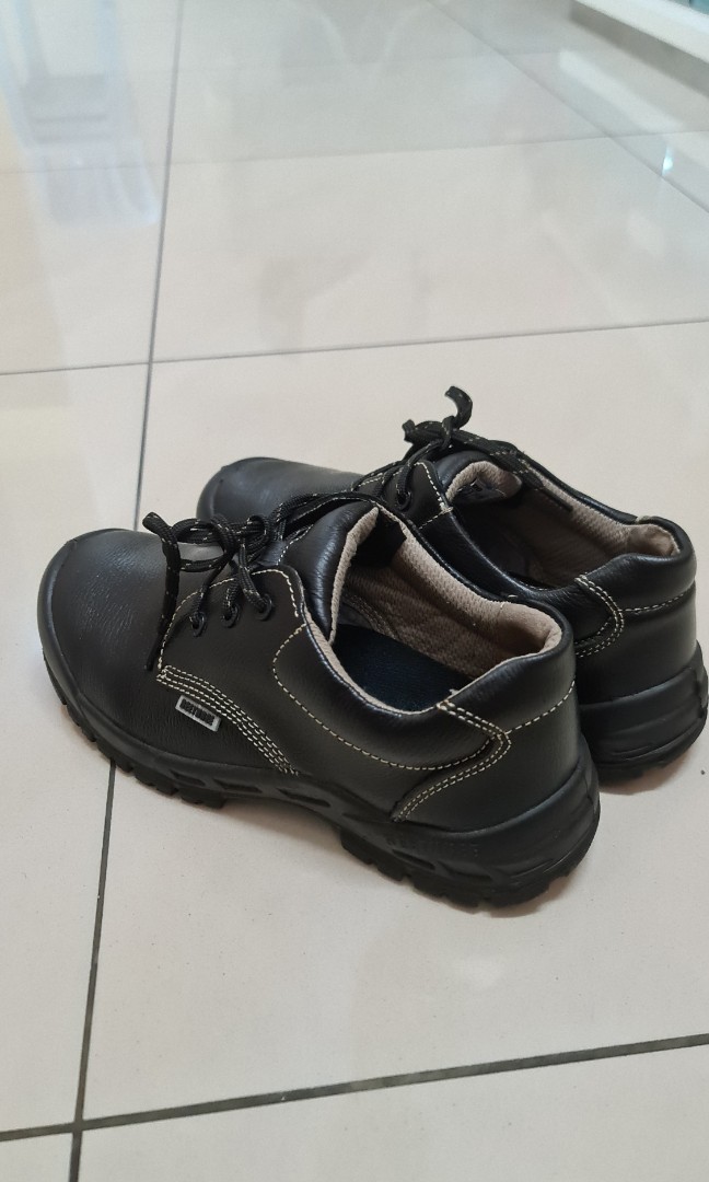 BEETHREE SAFETY SHOES BT-8700, Men's Fashion, Footwear, Boots on Carousell