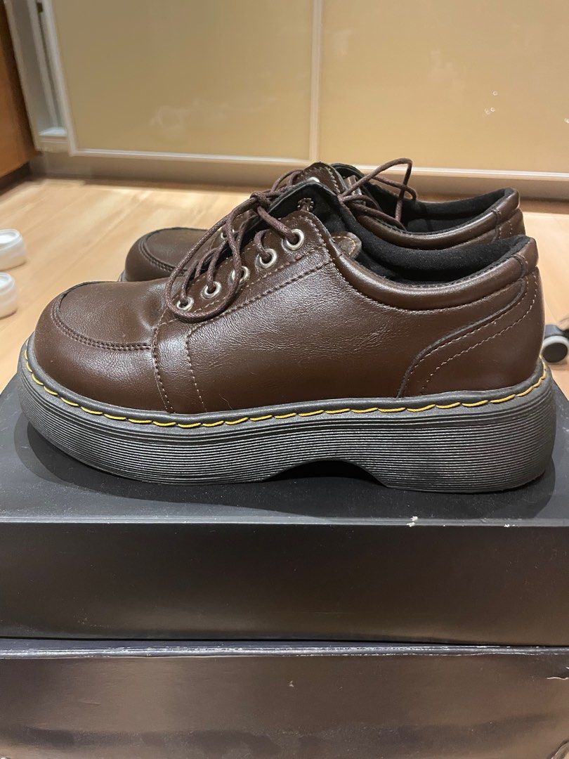 Doc marten deals brown shoes