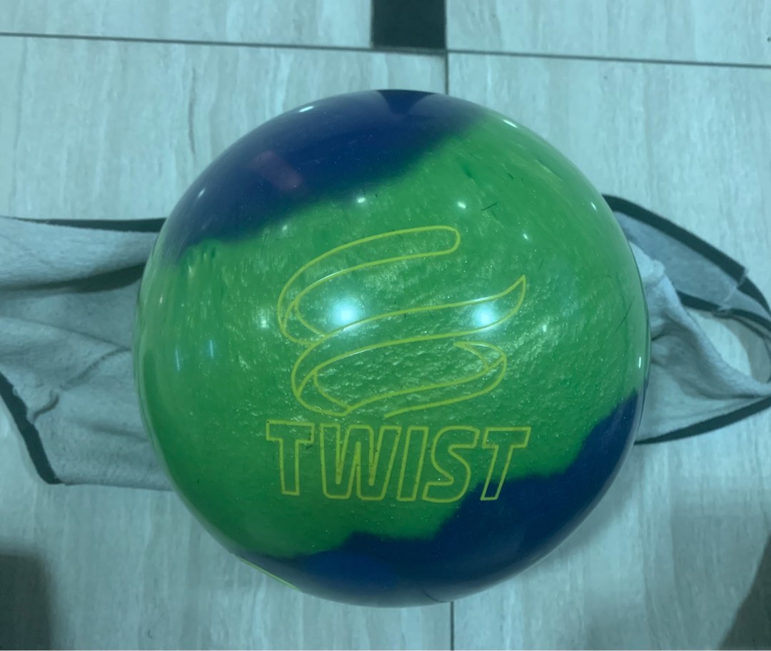 Brunswick Twist Reactive Bowling Ball 10 lb 4 oz, Sports Equipment
