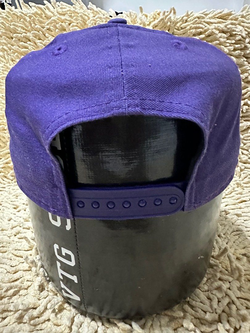 Cap (Category: Caps & Hats) located in Singapore. Submitted by vnms23 (Listing ID 1246792330, Image 3). Description: excellent condition preloved cap by New Era.