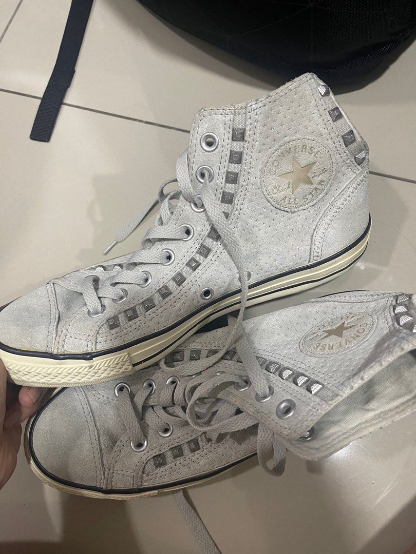 Grey studded top converse