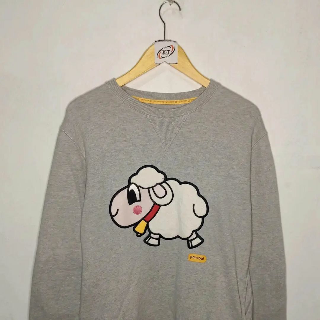 Crewneck pancoat original second, Fesyen Pria, Pakaian , Atasan di Carousell