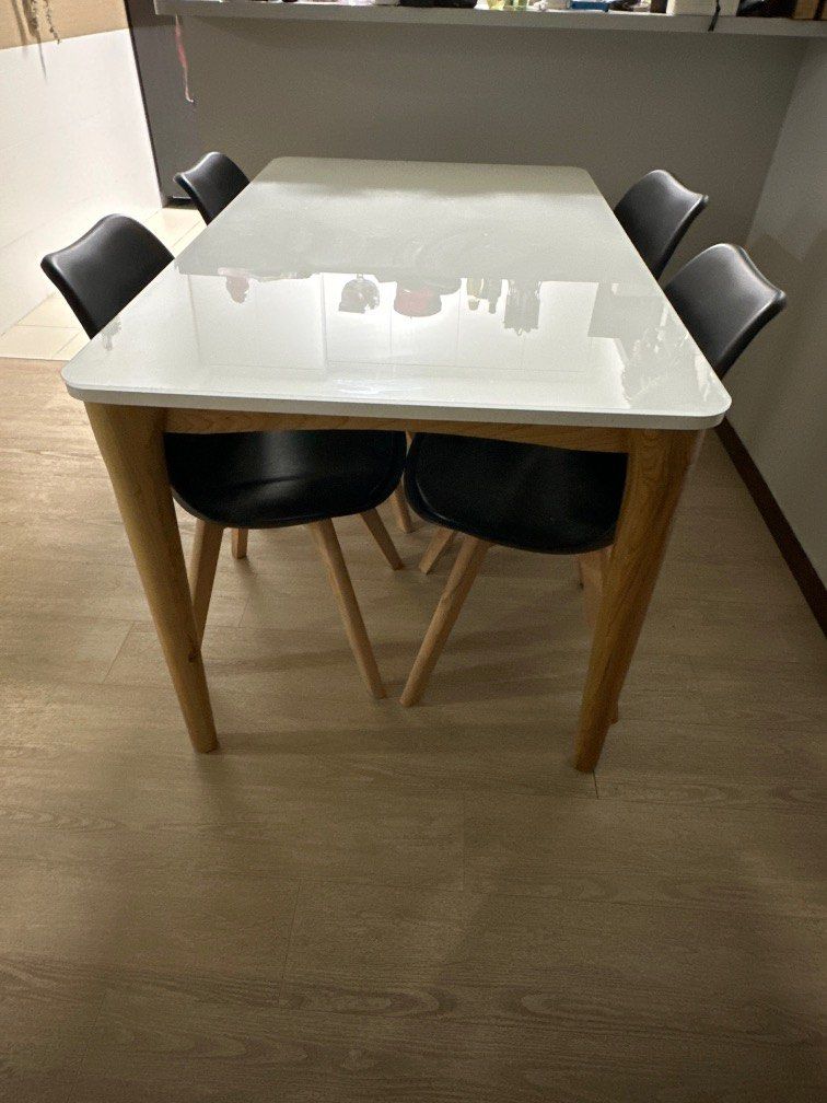 Dining Table (Category: Tables & Sets) located in Singapore. Submitted by nurbaizuraaaa (Listing ID 1246893025, Image 1). Description: Suitable for 4 room bto dining. Letting go because i’ll be staying in a bigger house so we got a bigger dining table. Arrange your own transport.
