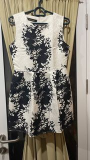 Dress putih motif the arithalia L