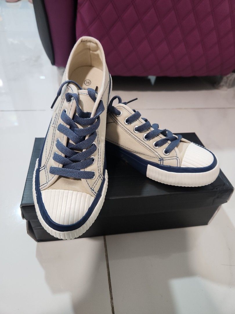 Nice outlet female sneakers