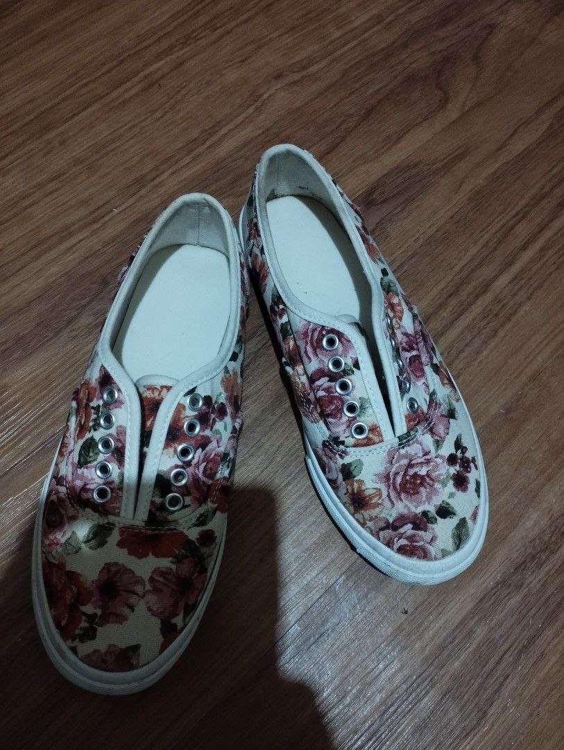 Floral wedges clearance forever 21
