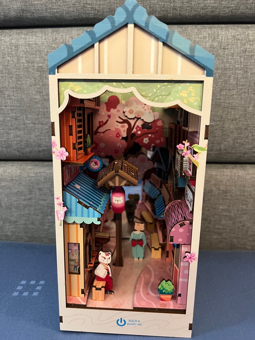 [Fully Assembled] Cat Grocery Store Book Nook DIY, Hobbies & Toys, Toys