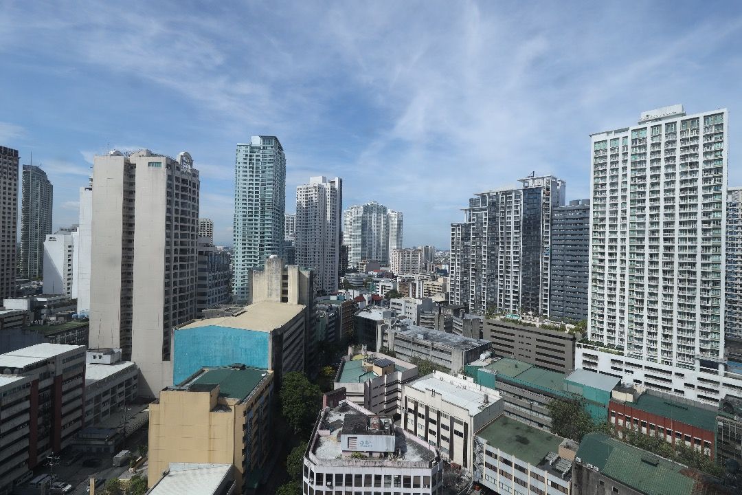 Fully Furnished Studio Unit in Eton Tower Makati for Rent (1824