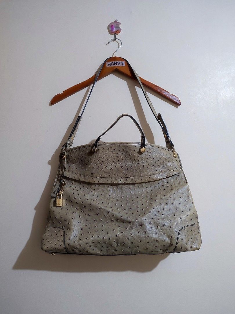 Authentic Furla Ostrich Leather 2Way Bag Large Size (Category: Luxury Bags & Wallets) located in Liloan. Submitted by haryvyylyynn (Listing ID 1246878603, Image 1). Description: Furla Ostrich Leather 2Way Bag Large size pm for more photos 3500 plus shipping fee.