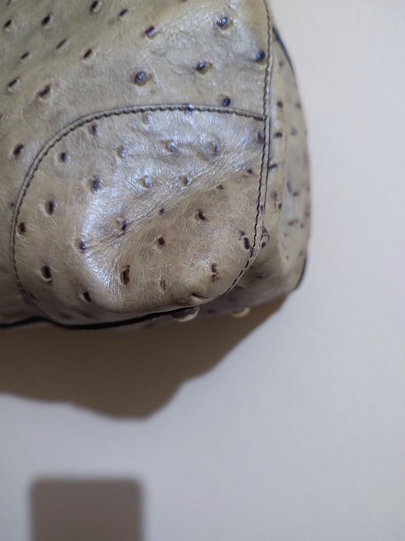 Authentic Furla Ostrich Leather 2Way Bag Large Size (Category: Luxury Bags & Wallets) located in Liloan. Submitted by haryvyylyynn (Listing ID 1246878603, Image 3). Description: Furla Ostrich Leather 2Way Bag Large size pm for more photos 3500 plus shipping fee.