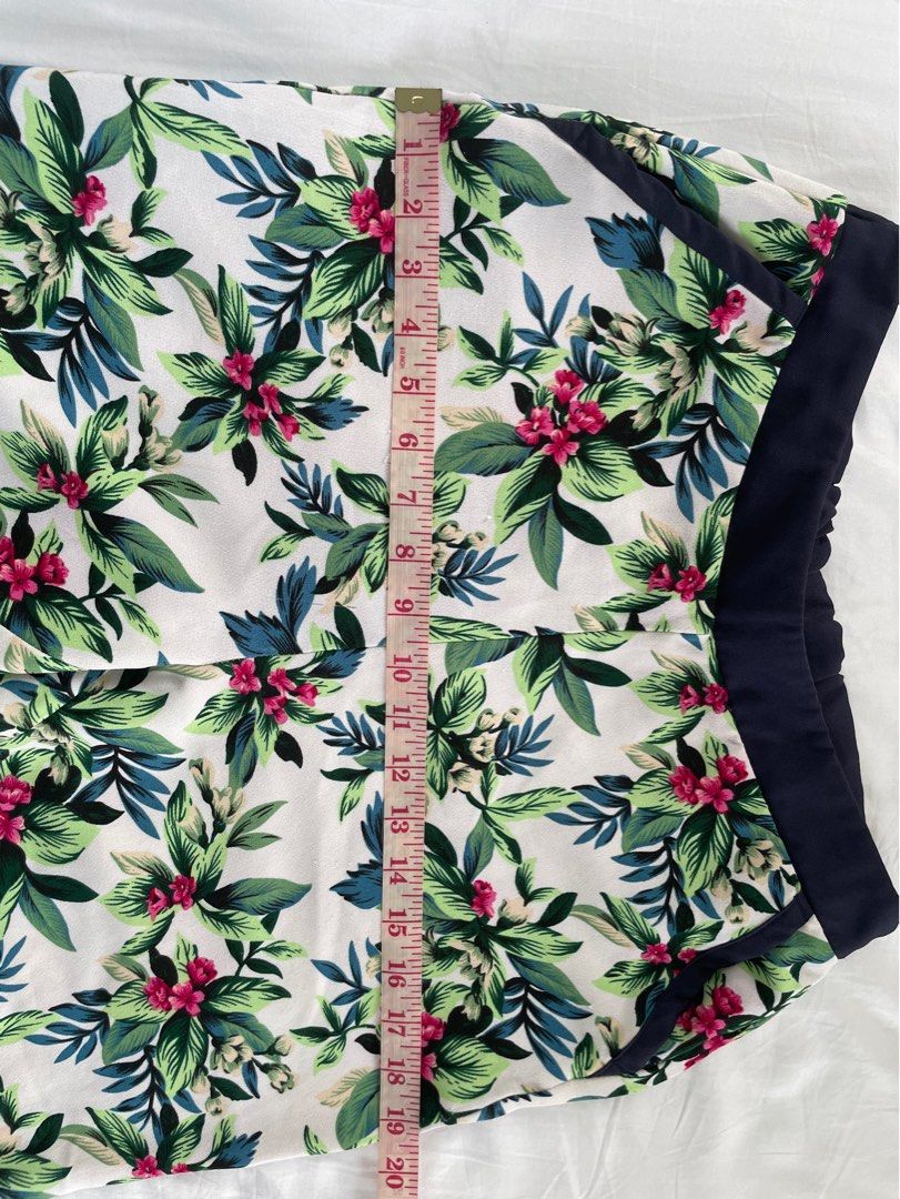 Garterized Printed Floral/Tropical Pants (Category: Other Bottoms) located in Bacolod City. Submitted by visionboard_ (Listing ID 1246891351, Image 3). Description: (Measurements laid flat can be seen on the photos) Waist: fits 27”-28” Garterized Length: 33” .