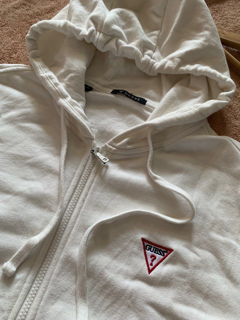 Guess zip hoodie (Category: Coats, Jackets and Outerwear) located in Barobo. Submitted by 3ftyyy1 (Listing ID 1246855623, Image 2). Description: Guess zip hoodie Color rate 9.9/10 Dimes 28/21 Excellent to as new condition No issue Need wash lang 850 💸 📍Mindanao surigao del sur.