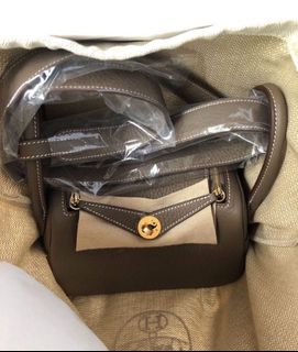 (Category: ) located in . Submitted by authenticluxurygood (Listing ID 1246780858, Image 1). Description: .
