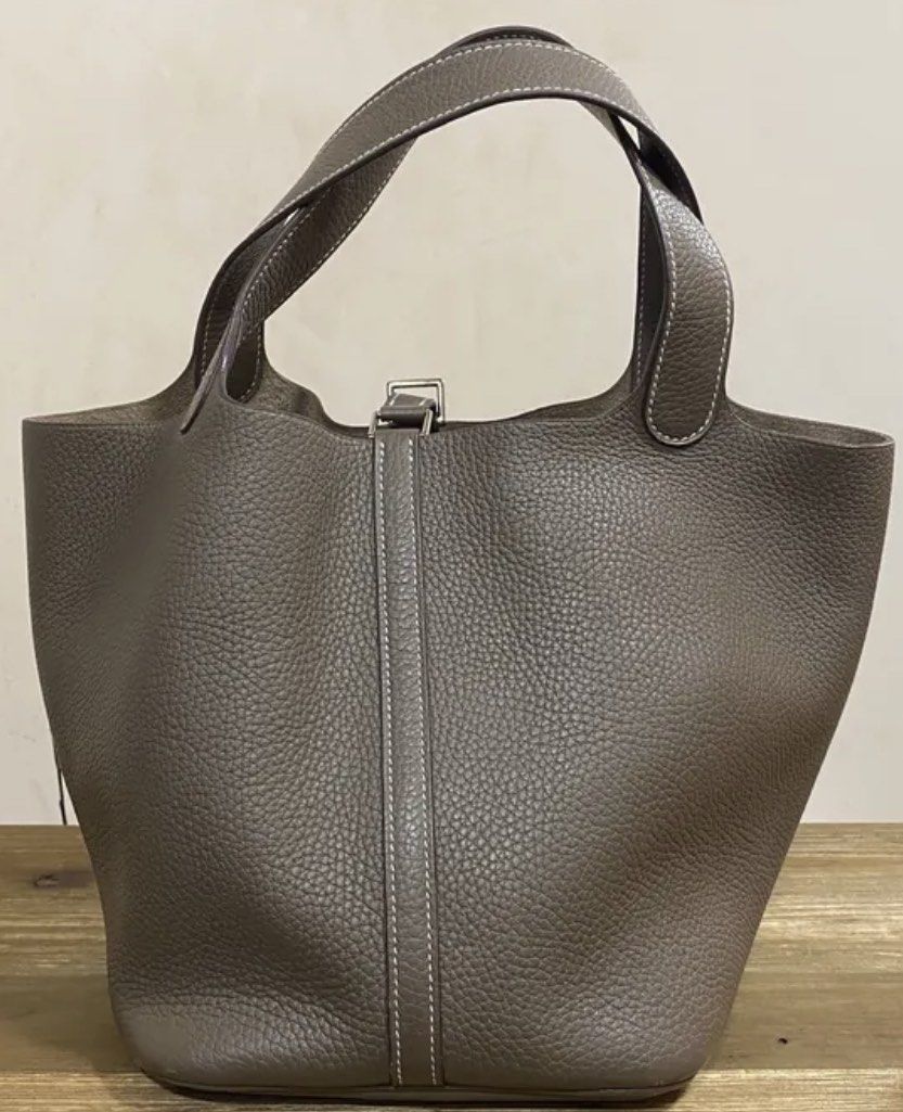 Hermes Picotin 22 Etoupe PHW (Category: Luxury Bags & Wallets) located in Quezon City. Submitted by __12345 (Listing ID 1246899120, Image 3). Description: - for preorder - 9/10 condition - clemence stamp X - inclusions: dustbag, lock and key - can do meet ups/delivery - guaranteed authentic or money back - detailed photos available upon request open to other bag requests! just send a pm 💌🛍️.
