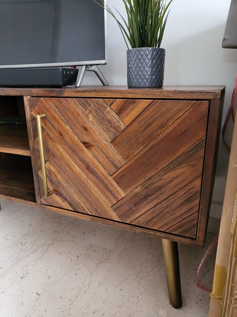 Hipvan deals tv console