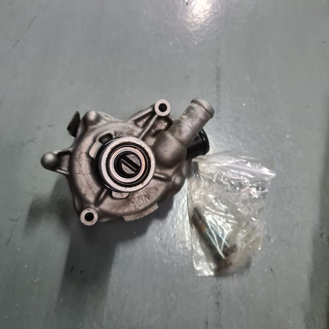 Honda shadow VT400/ VT750 water pump, Motorcycles, Motorcycle