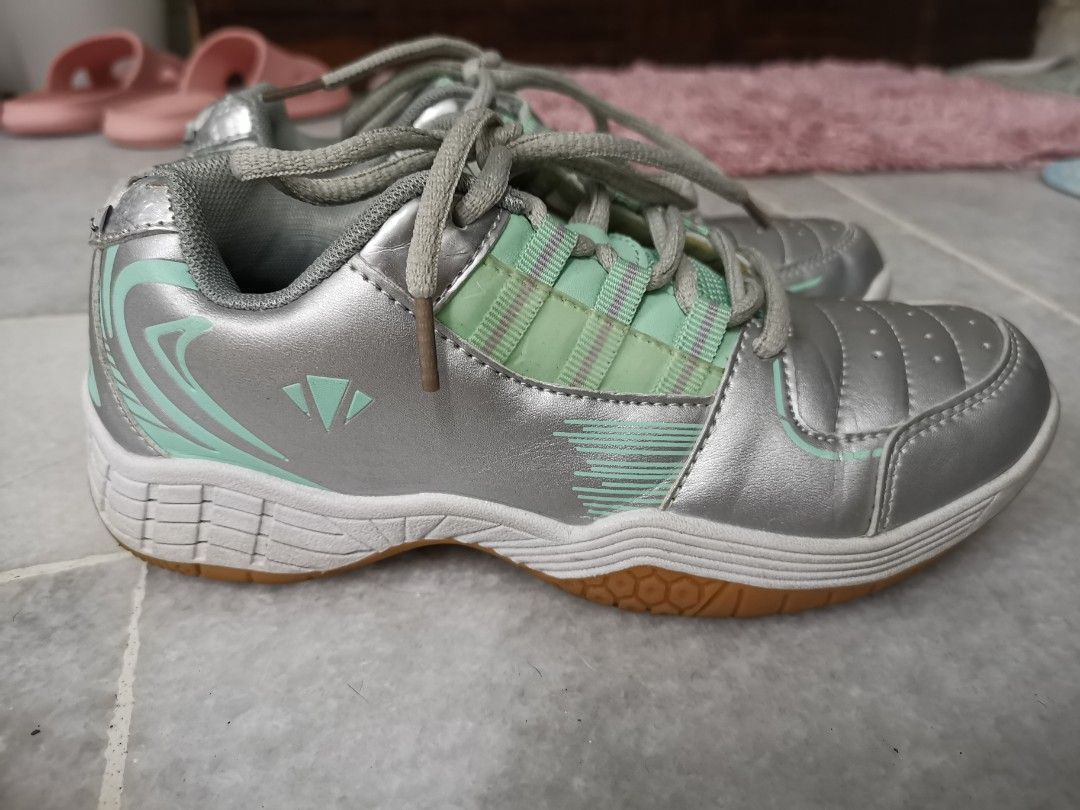 Fila badminton shop shoes philippines