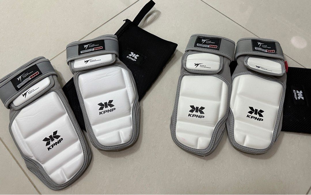 KPNP Taekwondo e-socks (size 7), Sports Equipment, Other Sports