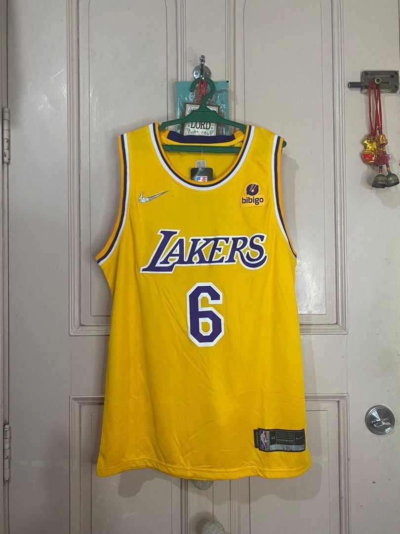Lebron hot sale yellow jersey