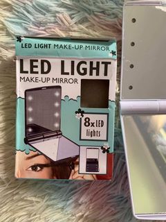 LED Light Make Up Mirror  150 pesos