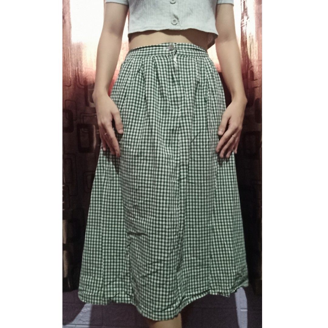 Long Skirt Checked Green (Category: Skirts) located in Manila. Submitted by MarsLine (Listing ID 1246795284, Image 1). Description: best fit xs-s but garterized with side pockets.