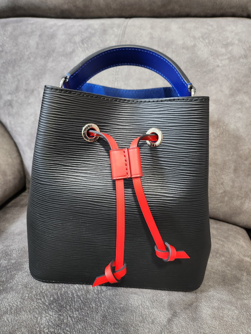 Louis Vuitton NeoNoe Bb EPI Leather Shoulder Bag