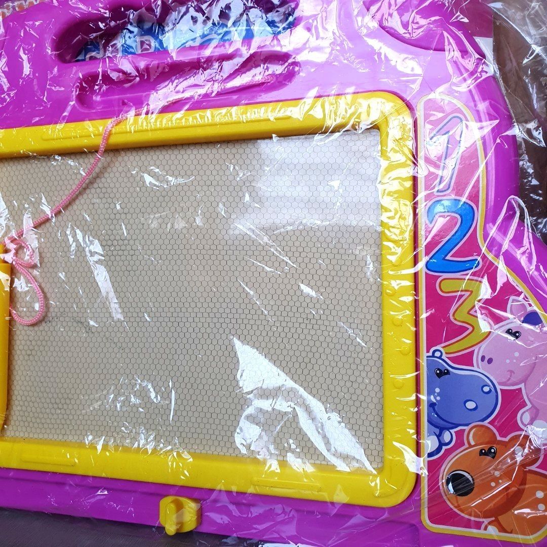 Magnetic Drawing Board (Category: Stationery & School Supplies) located in Cebu City. Submitted by lyn168 (Listing ID 1246836877, Image 3). Description: brandnew.