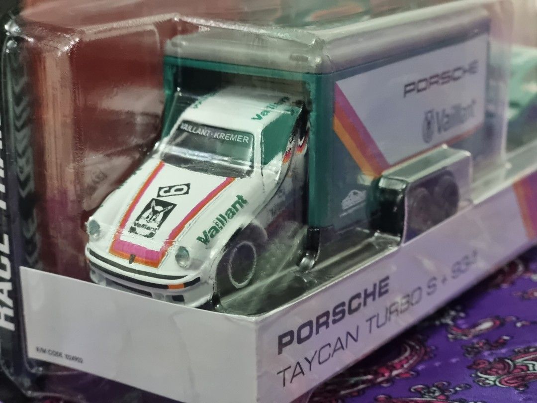 Majorette Race Trailer - Porsche Taycan Turbo S + 934 Diecast Car