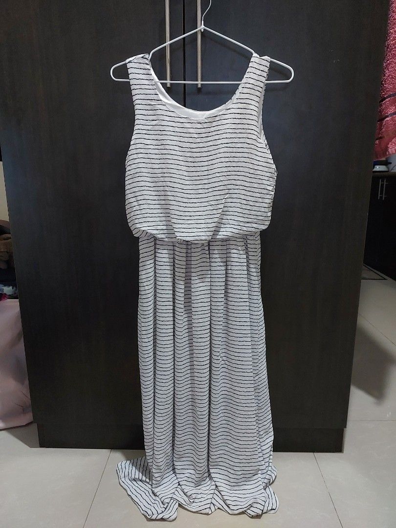 Maxi Dress (Category: Dresses) located in Mandaluyong City. Submitted by Andeng (Listing ID 1246854630, Image 1). Description: .