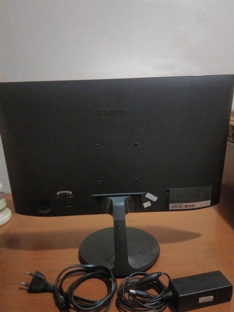 Monitor Samsung ,14inch. on Carousell
