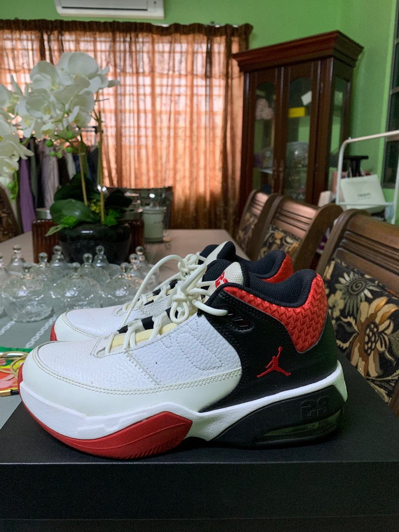 Womens jordan max aura top