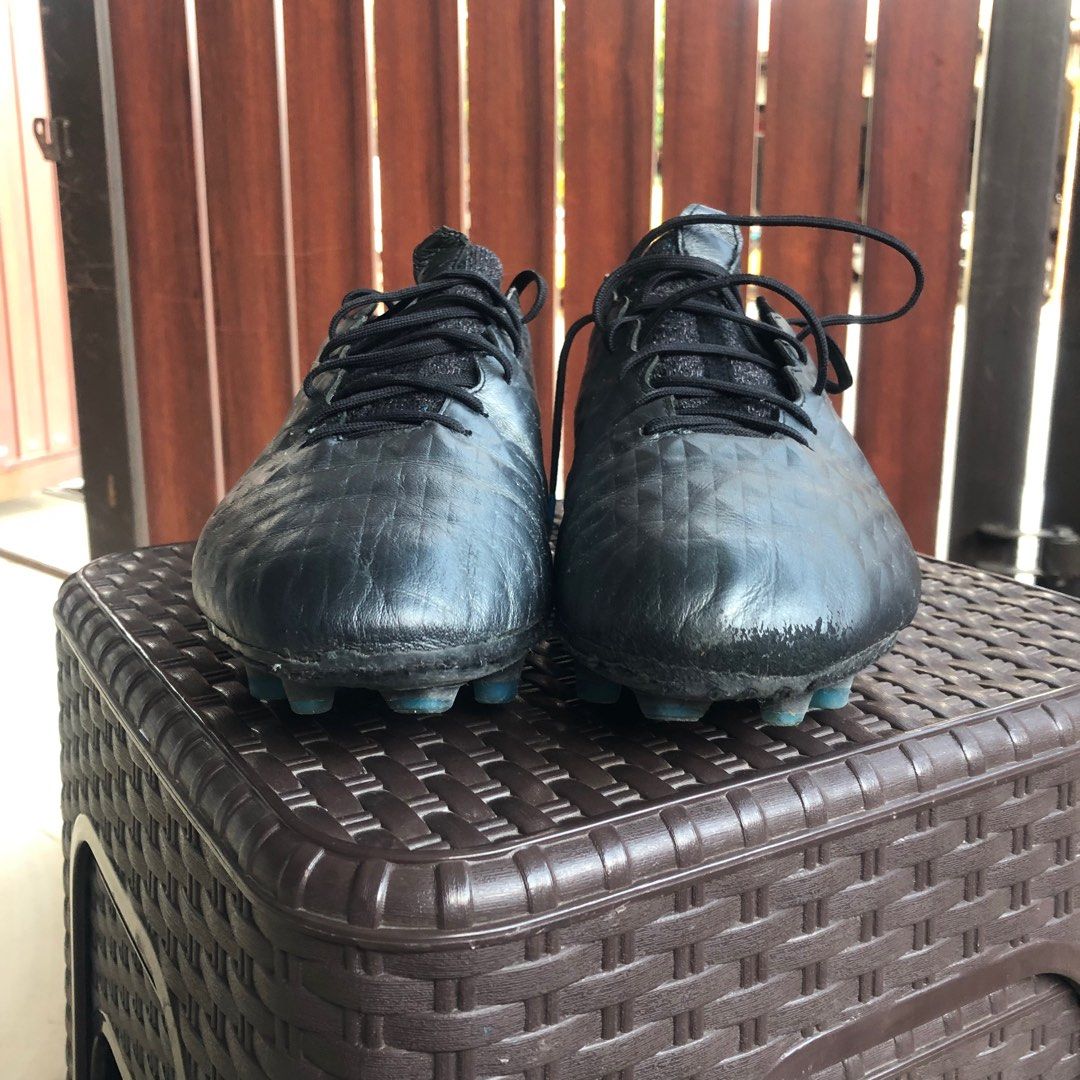 Kangaroo discount leather tiempos