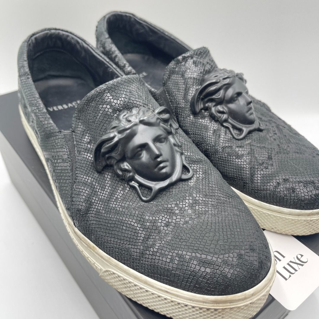 P2521 Versace Palazzo Medusa black stamped leather low top skate trainers