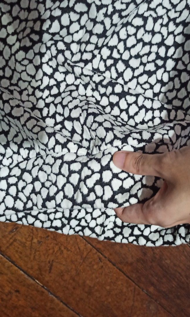 Patterned Mini Skirt Black and White (Category: Skirts) located in Manila. Submitted by MarsLine (Listing ID 1246794212, Image 2). Description: xs-s only Great Quality makapal tela.